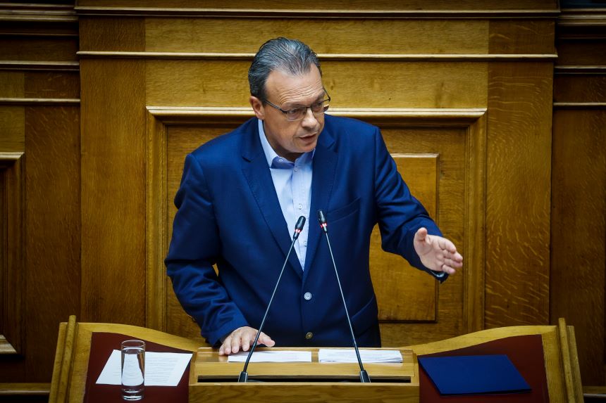 Ο Πρόεδρος της Κοινοβουλευτικής Ομάδας του ΣΥΡΙΖΑ-ΠΣ, Σωκράτης Φάμελλος στην εξόδιο ακολουθία του Γιώργου Λυγγερίδη