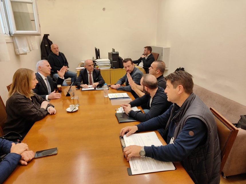 Συνάντηση στη Βουλή του Τομεάρχη Εθνικής Άμυνας του ΣΥΡΙΖΑ-ΠΣ Ευάγγελου Αποστολάκη, του Τομεάρχη Εργασίας και Κοινωνικής Ασφάλισης Γιώργου Γαβρήλου και του Τομεάρχη Οικονομικών Νίκου Παππά με εκπροσώπους του Συνδυασμού Εργαζομένων Ναυπηγείων Ελευσίνας (Σ.
