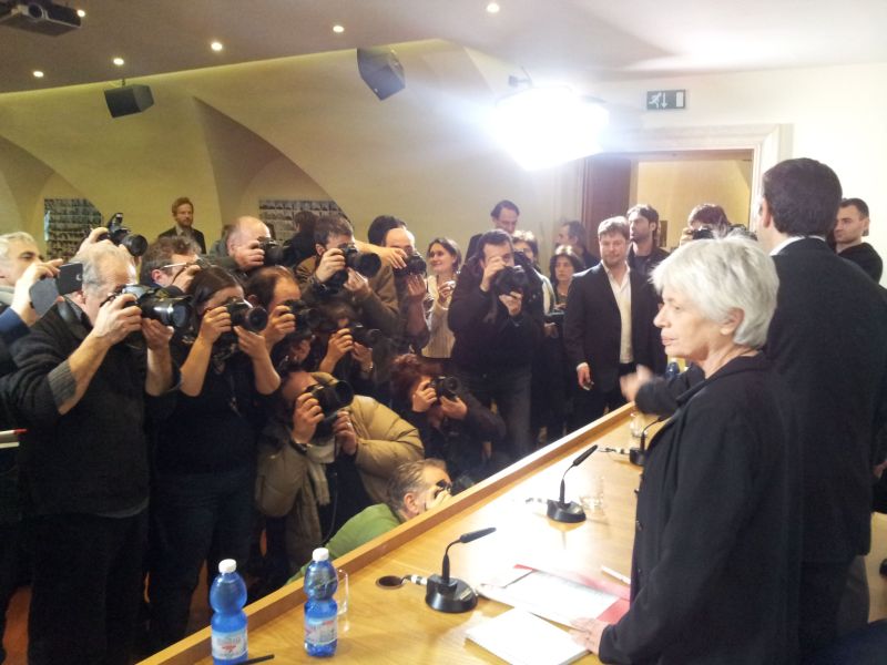 [φωτο] Τεράστιο το δημοσιογραφικό ενδιαφέρον στη συνέντευξη τύπου του Αλέξη Τσίπρα  στη Ρώμη [7/02/2014]
