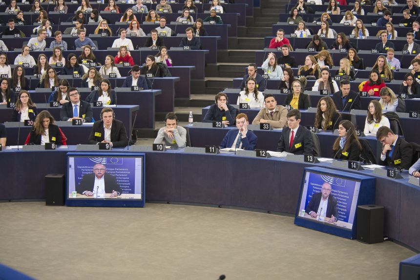 Διάλογος του Δημ. Παπαδημούλη με πάνω από 600 νέους και νέες αντιπροσώπους από τα 28 κράτη-μέλη της Ευρωπαϊκής Ένωσης - βίντεο