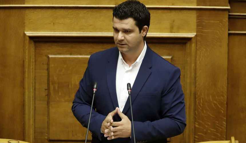 Μ. Κάτσης στη Βουλή: Η κυβέρνηση χαρίζεται στην Cosco να μη κάνει επενδύσεις και κοροϊδεύει για ΟΛΗΓ και χερσαία ζώνη - βίντεο