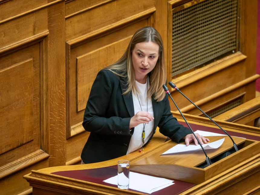 Ε. Αγαθοπούλου: Η Κυβέρνηση δείχνει ότι δεν σέβεται ούτε το Κοινοβούλιο ούτε τις κοινοβουλευτικές διαδικασίες - Ζητάει λευκή επιταγή για να νομοθετεί μόνη της