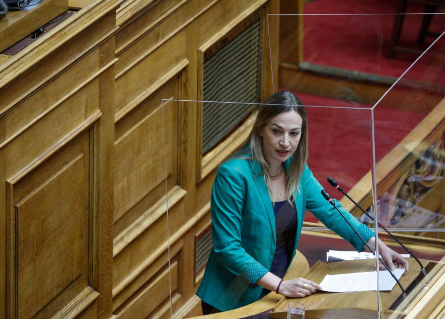 Ε. Αγαθοπούλου: Σήμερα η Κυβέρνηση έρχεται να καταργήσει την ισότιμη και καθολική υγειονομική κάλυψη