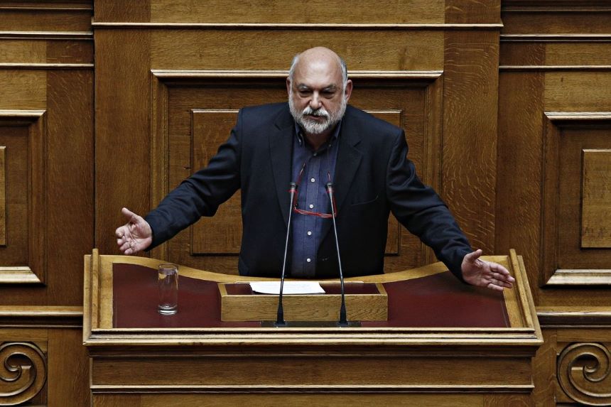 Αναφορά Ν. Συρμαλένιου στη βουλή: Με μικρό βαν δύο φορές την εβδομάδα τα ΕΛΤΑ στην Αντίπαρο