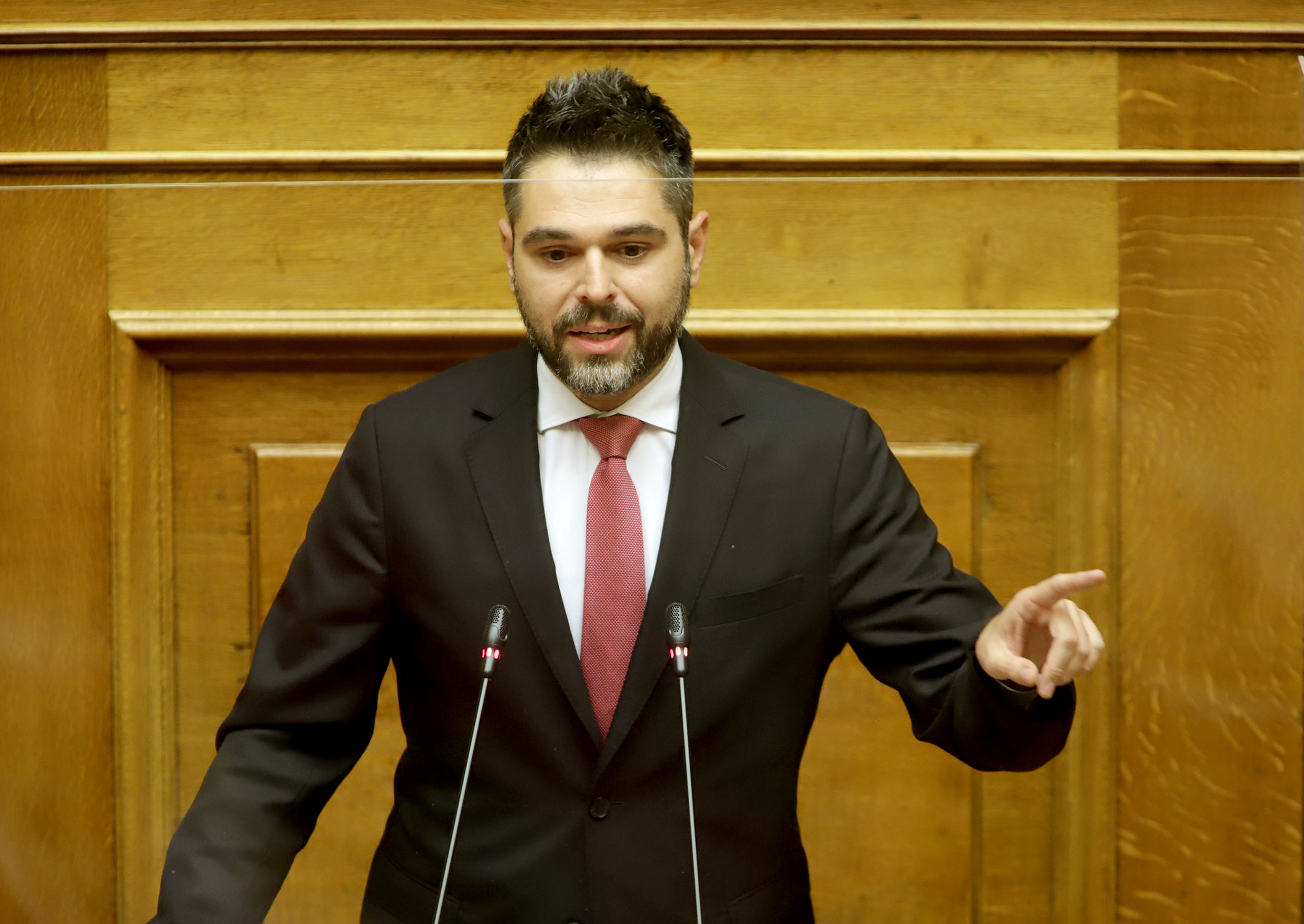 Γ. Σαρακιώτης στη Βουλή: Και στη ΛΑΡΚΟ συνεχίζετε την πολιτική σας, ρουσφέτια, χρέη, απαξίωση - βίντεο