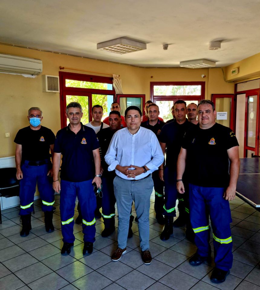 Επίσκεψη Γιάννη Μπουρνού στην Πυροσβεστική Υπηρεσία Λέσβου