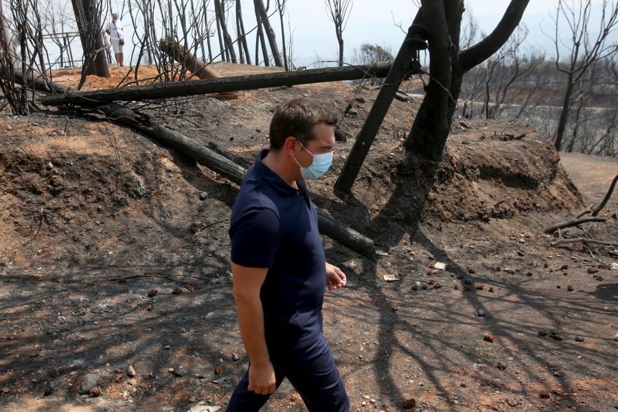 Αλ. Τσίπρας: Οι σκέψεις όλων μας είναι στους πυροσβέστες, τους εθελοντές και όλους όσοι δίνουν τη μάχη με τις φλόγες στην Πεντέλη
