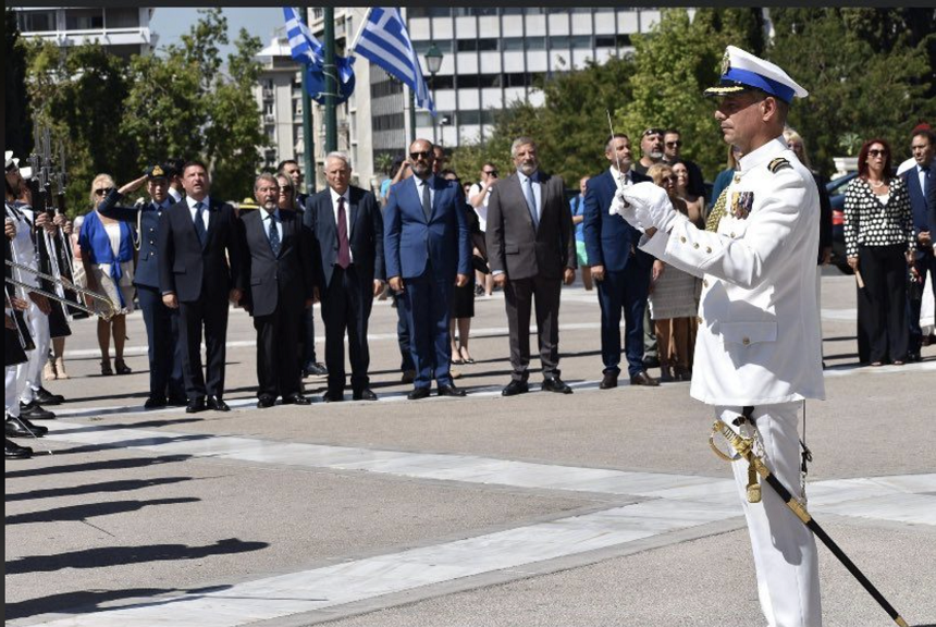 Κατάθεση στεφάνου του Κοινοβουλευτικού Εκπροσώπου και βουλευτή Β Πειραιά του ΣΥΡΙΖΑ-ΠΣ,Γ. Ραγκούση, εκπροσωπώντας τον Αρχηγό της Αξιωματικής Αντιπολίτευσης και Πρόεδρο ΣΥΡΙΖΑ-ΠΣ, Αλ. Τσίπρα στο Μνημείο του Αγνώστου Στρατιώτου στο πλαίσιο των “Σαλαμινίων”