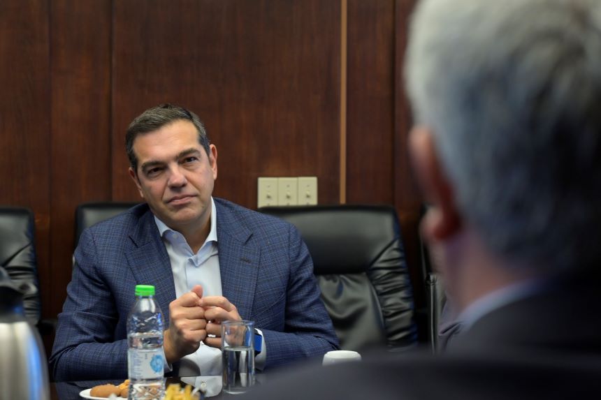 Αλ. Τσίπρας: Εθνικό έγκλημα ότι από 14 δισ. εξοπλιστικά σε δύο χρόνια, δεν έχει δοθεί ένα ευρώ στην ελληνική βιομηχανία - Δεσμευόμαστε για επαναδιαπραγμάτευση των συμβάσεων με συμμετοχή της ελληνικής βιομηχανίας στα νέα προγράμματα