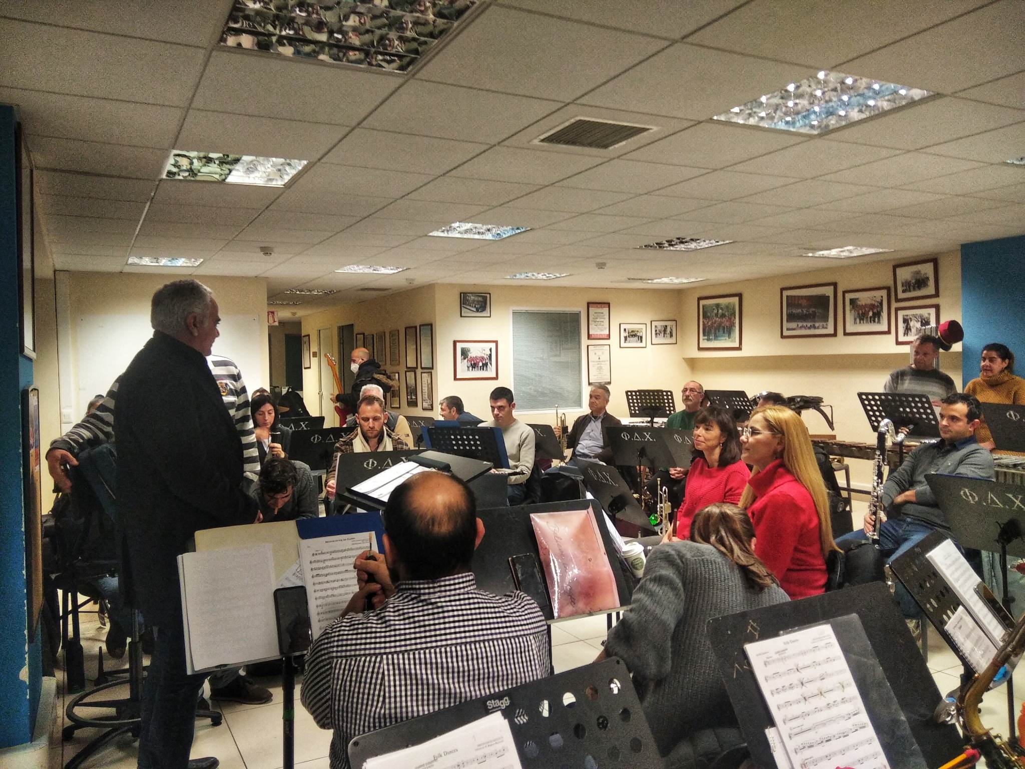 Συνάντηση του Πάνου Σκουρλέτη με μέλη της Φιλαρμονικής Ορχήστρας του Δήμου Χαλανδρίου