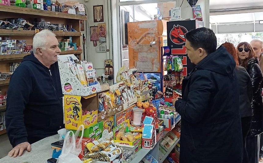 Περιοδεία του Γ. Μπουρνού στα καταστήματα του Ακρωτηρίου: Η κυβέρνηση πανηγυρίζει την ώρα που τα μαγαζιά κλείνουν