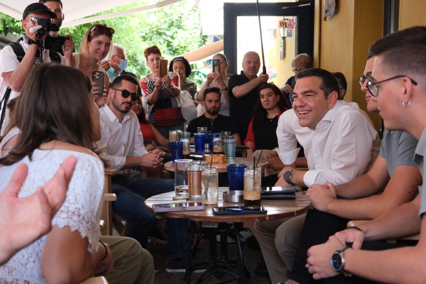 Συζήτηση του Προέδρου του ΣΥΡΙΖΑ-Προοδευτική Συμμαχία με νέες και νέους σε καφέ του Βόλου