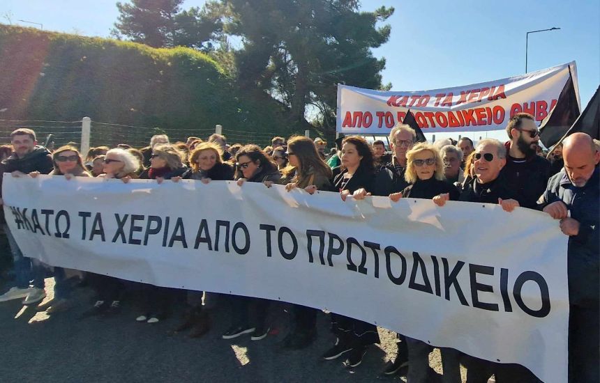 Γ. Πούλου: Έκλεισε η Εθνική οδός στη Θήβα για το Πρωτοδικείο!