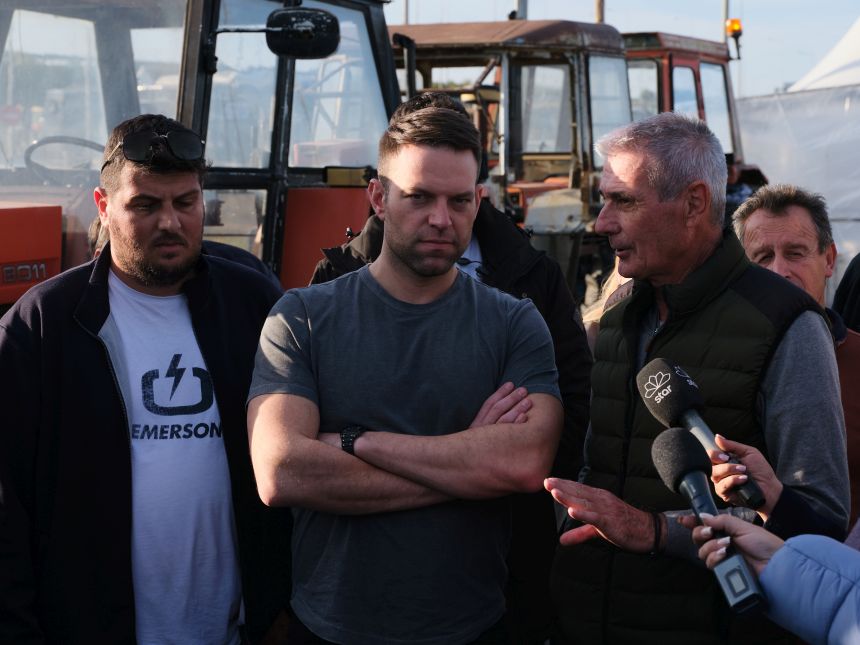 Στο μπλόκο των αγροτών στην Καρδίτσα ο Πρόεδρος του ΣΥΡΙΖΑ-Προοδευτική Συμμαχία