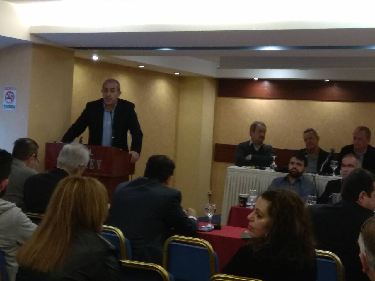 Ο Σωκράτης Βαρδάκης στο συνέδριο της Πανελλήνιας Ομοσπονδίας Εργατών Επισιτισμού και Υπαλλήλων Τουριστικών Επαγγελμάτων