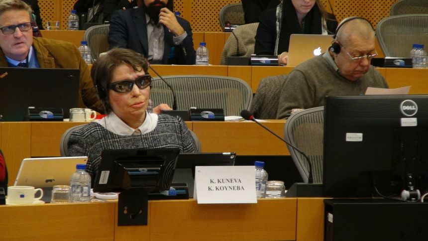 Ερώτηση της ευρωβουλευτή του ΣΥΡΙΖΑ Κ. Κούνεβα για τον νέο γύρο «εθελουσίας αποχώρησης» στις ελληνικές τράπεζες