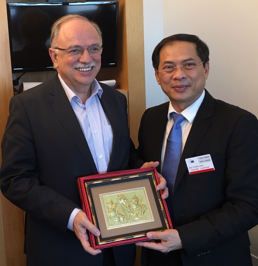 Συνάντηση του Δημήτρη Παπαδημούλη με τον υφυπουργό Εξωτερικών της Λ.Δ. του Βιετνάμ Bui Than Son